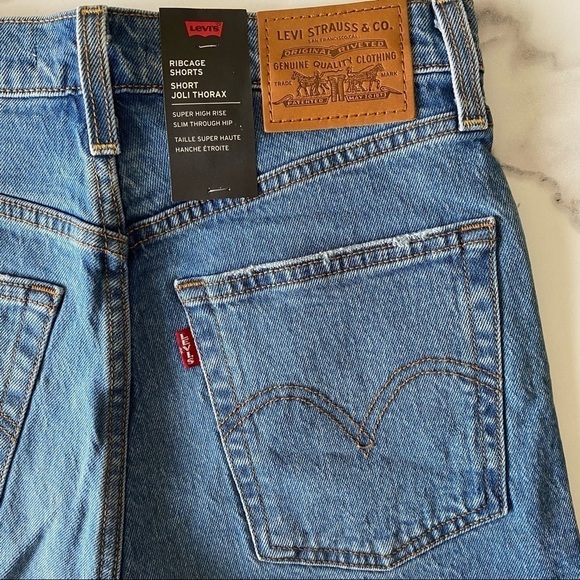 NEW Levi’s Ribcage High Rise Raw Edge Jean Shorts - Picture 8 of 12